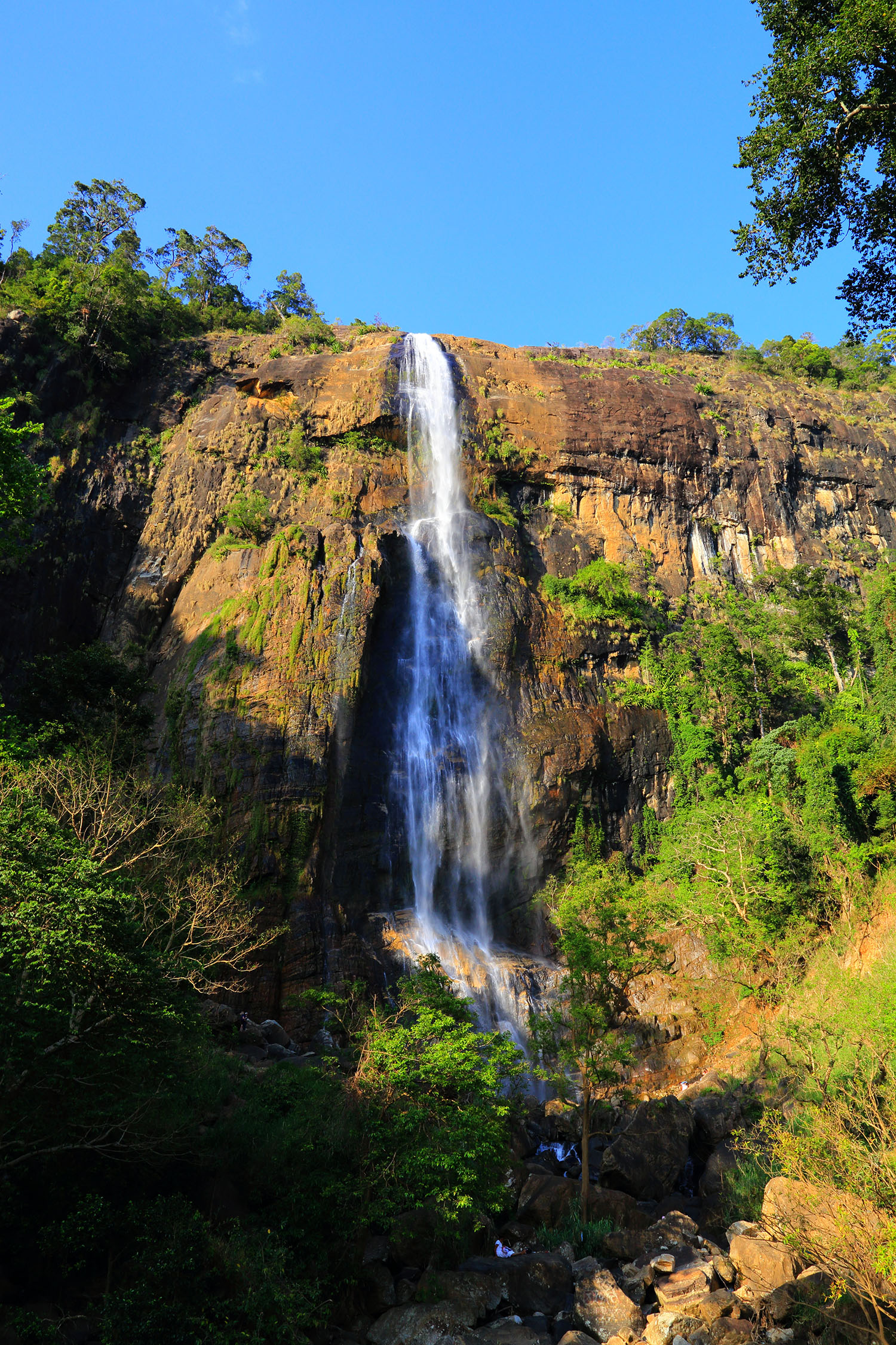 Diyaluma Falls